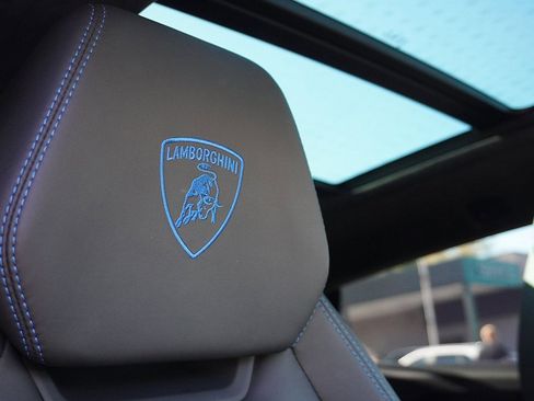 Used 2022 Lamborghini Urus image 38