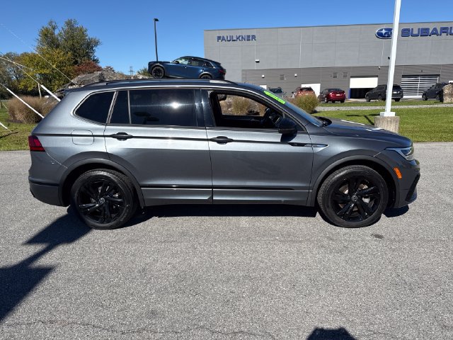 Certified 2023 Volkswagen Tiguan SE R-Line AWD/4WD image 9