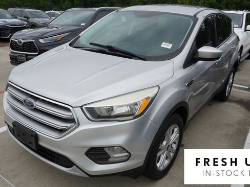 Used 2017 Ford Escape SE FWD image 1