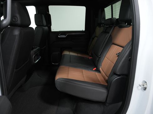 Used 2025 Chevrolet Silverado 2500 High Country w/ High Country Premium Package image 21