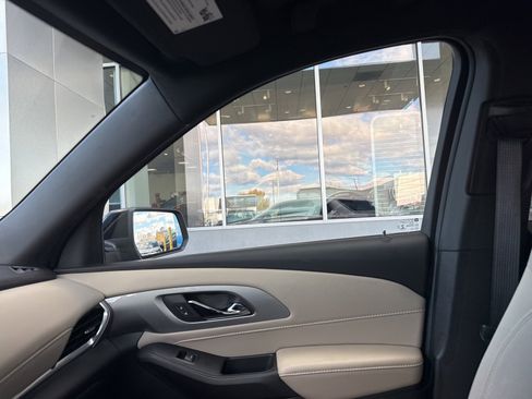 Used 2022 Chevrolet Traverse LS image 29