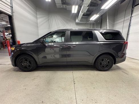 Used 2025 Kia Carnival FWD image 4
