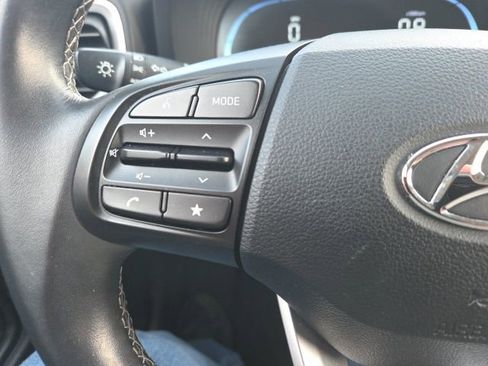 Used 2024 Hyundai Venue SEL image 30