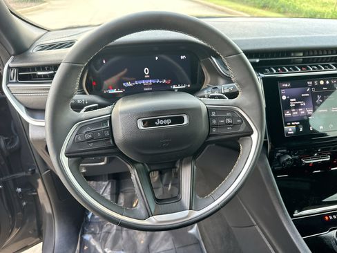Used 2024 Jeep Grand Cherokee Altitude AWD/4WD image 14
