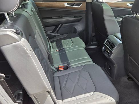 Certified 2026 Volkswagen Atlas SE w/ Panoramic Sunroof Package FWD image 17