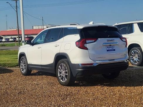 Used 2024 GMC Terrain SLT image 3