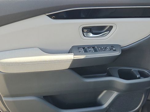 Used 2023 Honda Pilot LX image 12