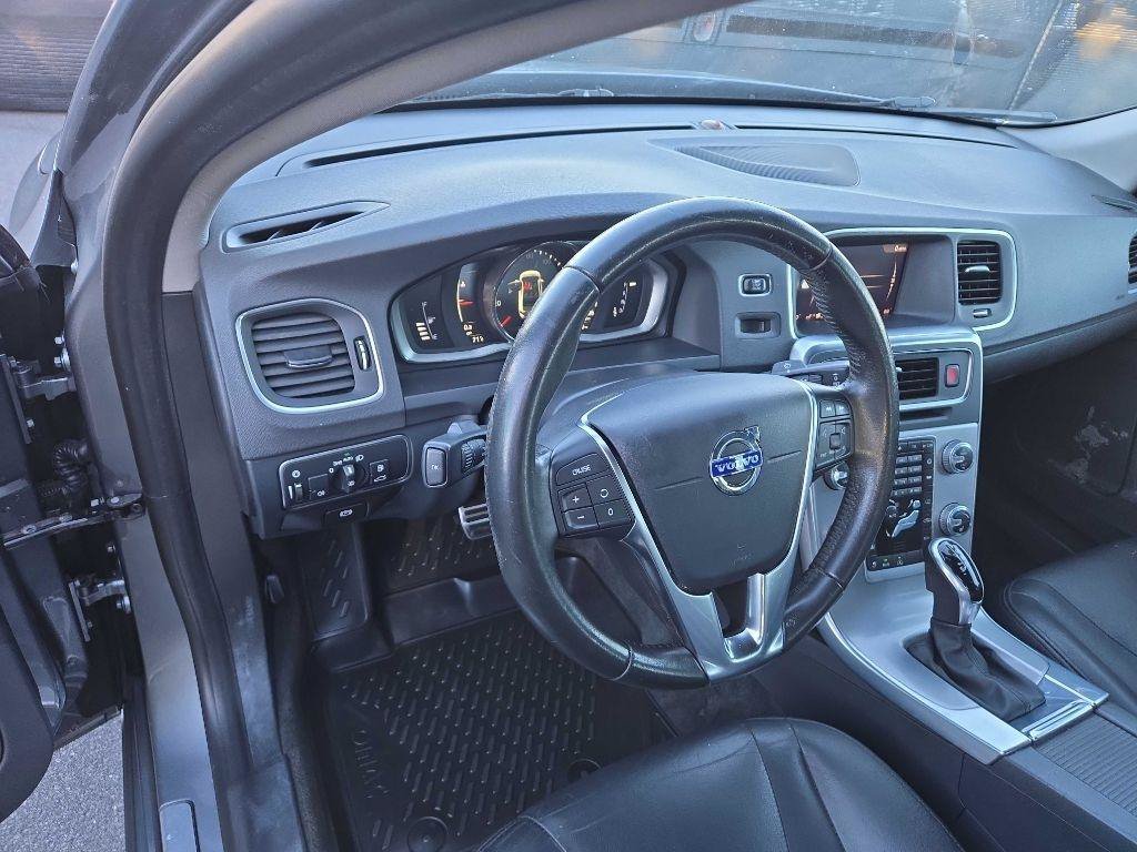 Used 2017 Volvo S60 T5 Inscription FWD image 16