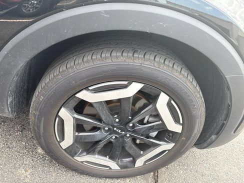 Used 2025 Kia Telluride S FWD image 3