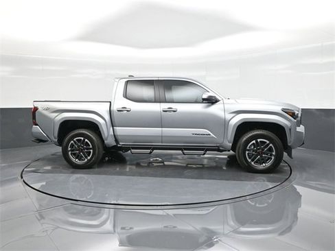 New 2025 Toyota Tacoma TRD Sport image 11