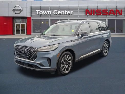 Used 2025 Lincoln Aviator 2WD image 3