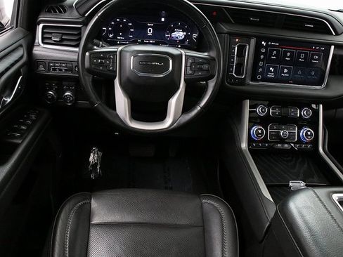 Used 2023 GMC Yukon XL Denali image 15