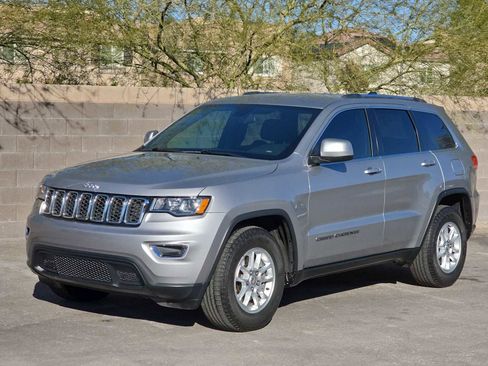 Used 2018 Jeep Grand Cherokee Laredo image 5