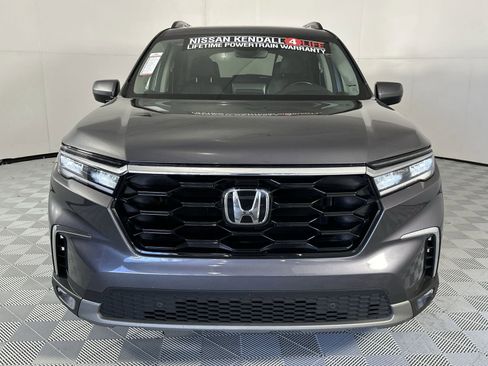 Used 2024 Honda Pilot Touring image 3