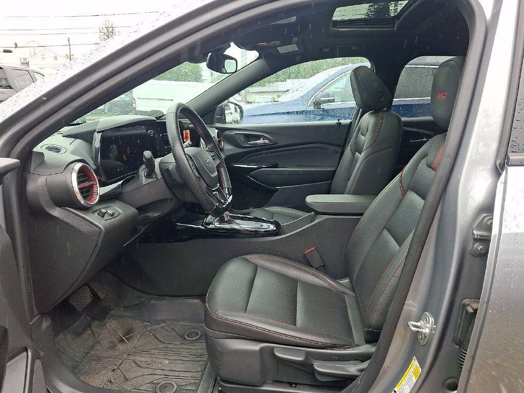 Used 2024 Chevrolet Trax RS w/ Sunroof Package FWD image 13