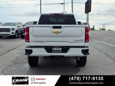 Used 2024 Chevrolet Silverado 2500 High Country w/ Technology Package AWD/4WD image 6