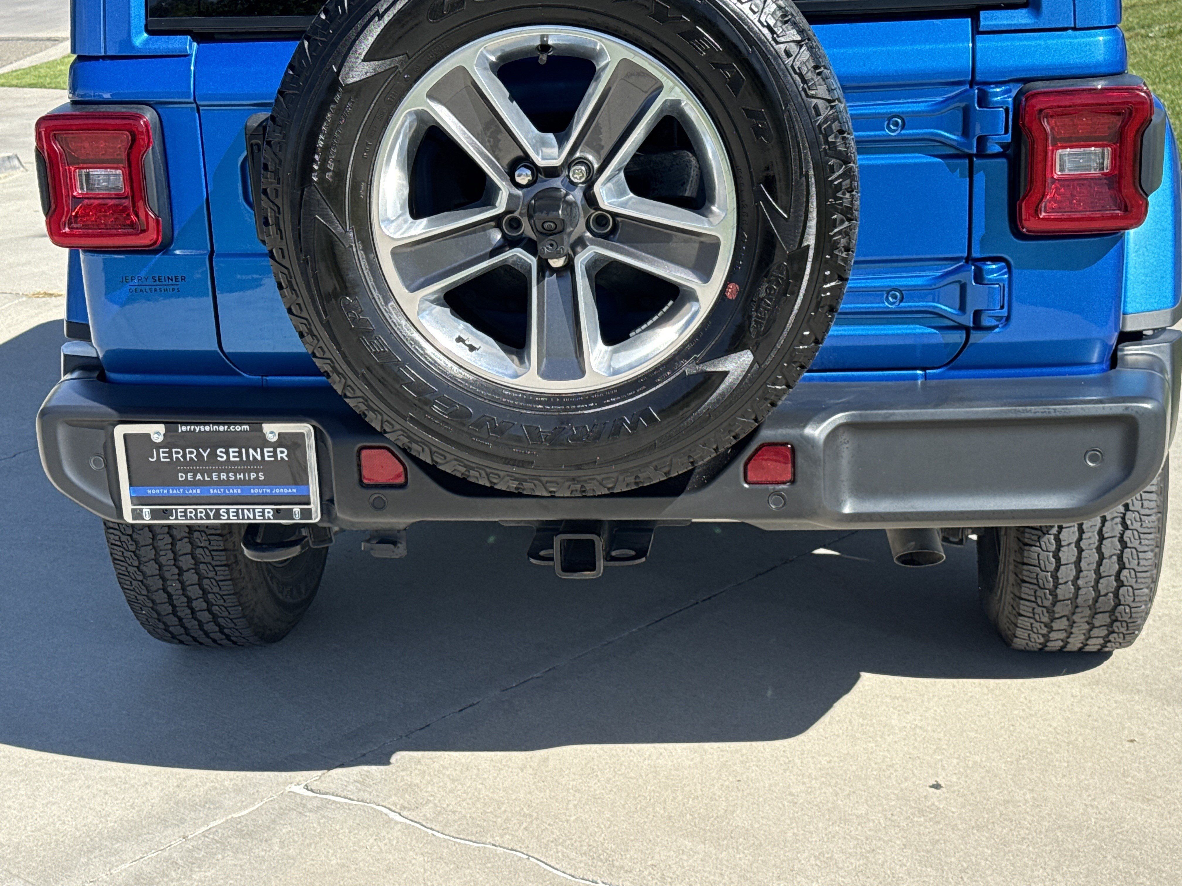 Used 2021 Jeep Wrangler Unlimited Sahara AWD/4WD image 13