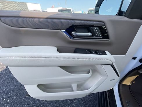 Certified 2026 GMC Yukon Denali w/ Sun & Power Step Package AWD/4WD image 23