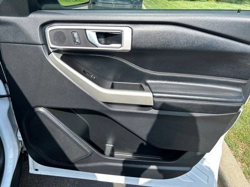 Used 2022 Ford Explorer XLT RWD image 45