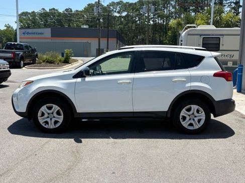 Used 2014 Toyota RAV4 LE FWD image 2