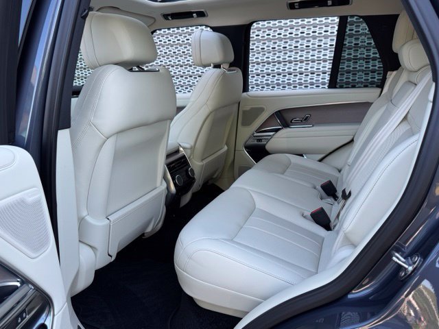 Used 2025 Land Rover Range Rover SE AWD/4WD image 10