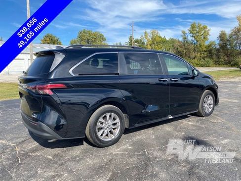 Used 2022 Toyota Sienna XLE image 5