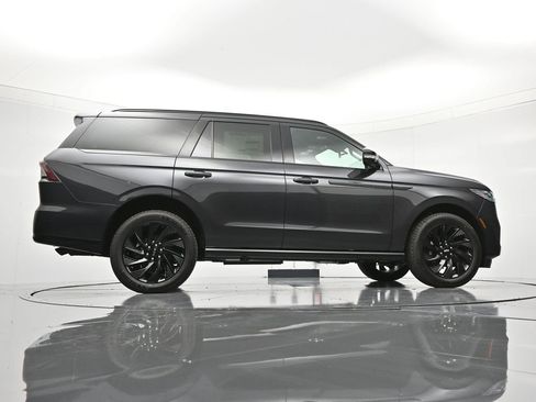 New 2026 Lincoln Navigator Reserve AWD/4WD image 41