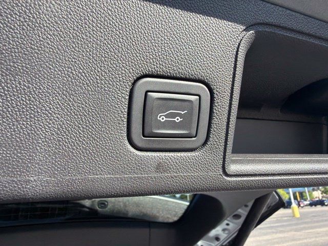 Certified 2024 GMC Terrain SLT w/ Tech Package AWD/4WD image 38