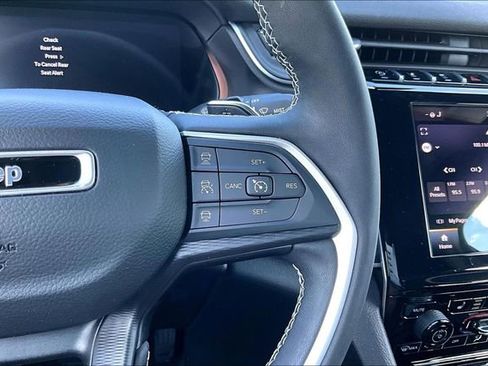 Used 2023 Jeep Grand Cherokee L Laredo AWD/4WD image 18
