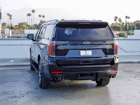 Used 2025 Chevrolet Suburban Z71 AWD/4WD image 7