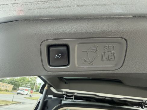 Used 2020 Ford Expedition XLT w/ Equipment Group 202A RWD image 10