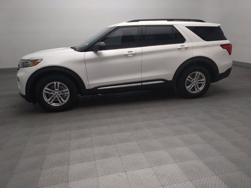 Used 2022 Ford Explorer XLT w/ Equipment Group 202A RWD image 2