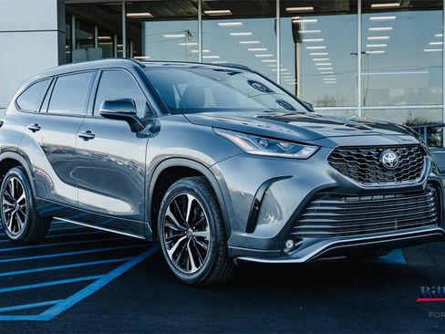 Used 2022 Toyota Highlander XSE image 3