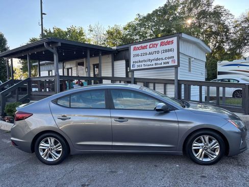 Used 2019 Hyundai Elantra SEL image 2