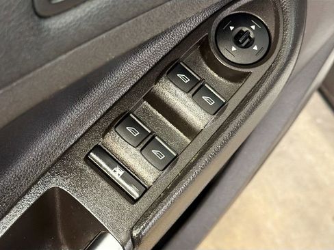 Used 2018 Ford Escape SE image 18