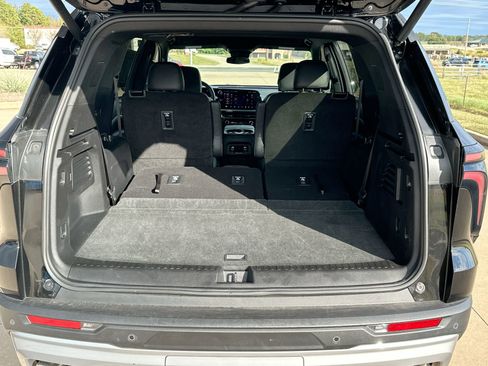 Used 2024 Chevrolet Traverse LT image 24