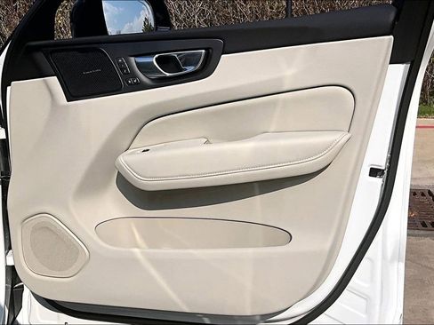New 2026 Volvo XC60 B5 Ultra w/ Protection Package Premier AWD/4WD image 14