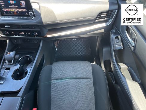 Certified 2025 Nissan Rogue SV FWD image 15