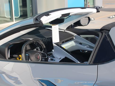 New 2024 Chevrolet Corvette Stingray Premium Conv w/ Z51 Performance Package RWD image 4