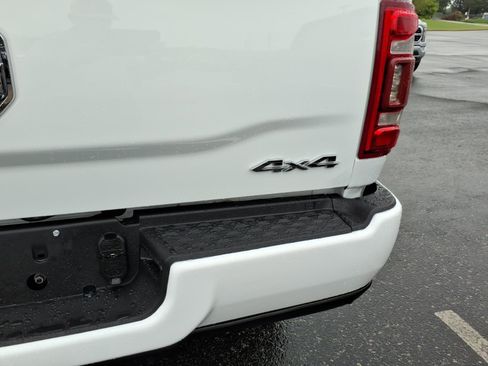 Used 2024 RAM 2500 Laramie AWD/4WD image 5