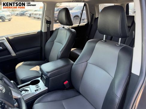 Used 2022 Toyota 4Runner SR5 Premium w/ Moonroof Package AWD/4WD image 27
