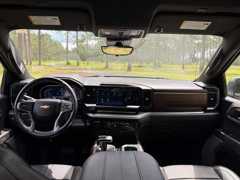 Used 2023 Chevrolet Silverado 1500 High Country w/ Technology Package AWD/4WD image 13