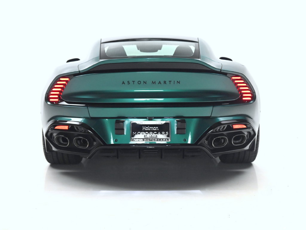 Used 2025 Aston Martin Vanquish RWD image 5