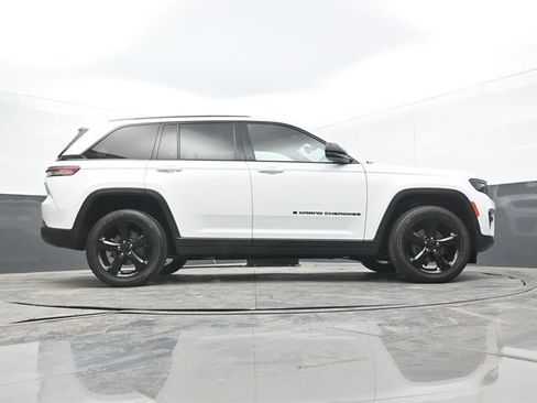 Used 2023 Jeep Grand Cherokee Altitude image 58