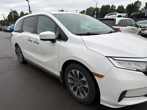 Used 2024 Honda Odyssey EX-L image 2