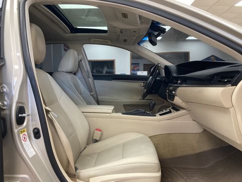 Used 2013 Lexus ES 350 w/ Luxury Pkg image 22