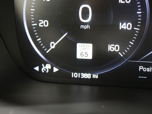 Used 2020 Volvo XC90 T6 Momentum AWD/4WD image 11