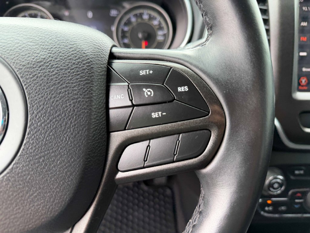 Used 2019 Jeep Cherokee Trailhawk w/ Cold Weather Group AWD/4WD image 36