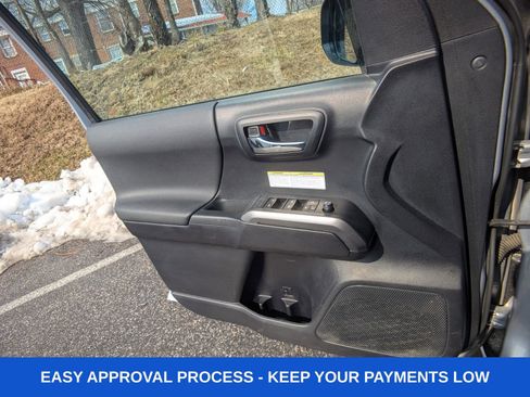 Used 2019 Toyota Tacoma TRD Off-Road AWD/4WD image 29