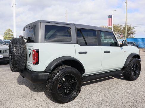 Used 2023 Ford Bronco Wildtrak image 2